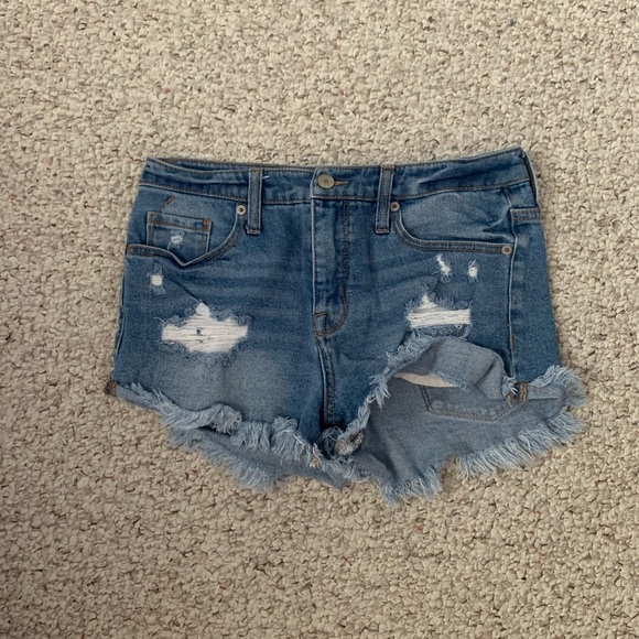 Women’s size 4 cutoff jean shorts. - Picture 1 of 2